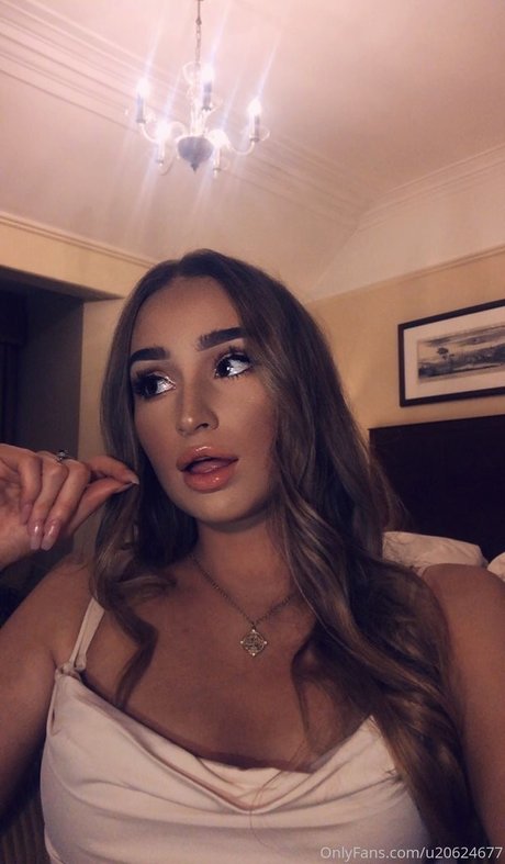 Chloe Marshall model xxx photo