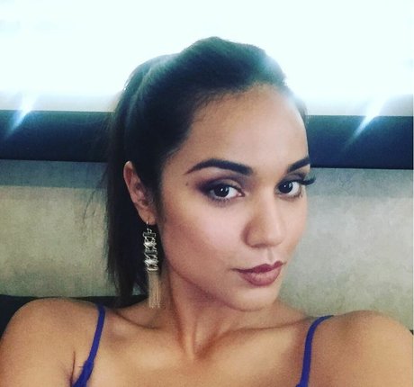 Summer Bishil free actress galleries