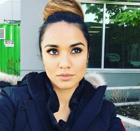 Summer Bishil pornstar sexy pic
