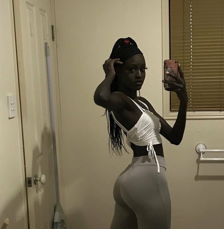 Anyang Deng nude star galleries