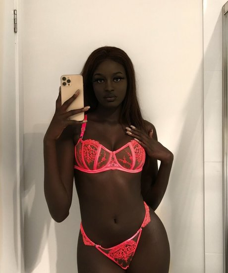 Anyang Deng pretty actress image