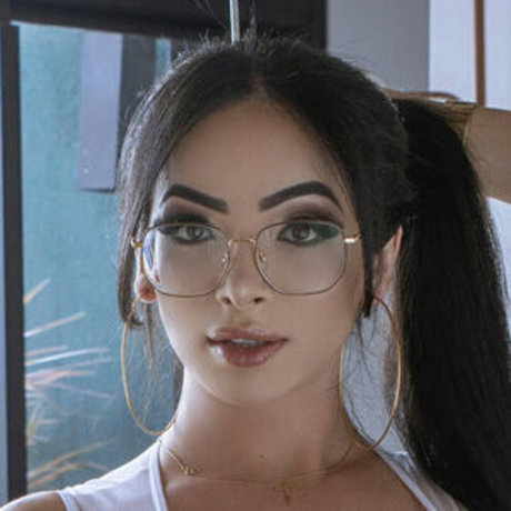 Julia Denttelo pretty pornstar photos