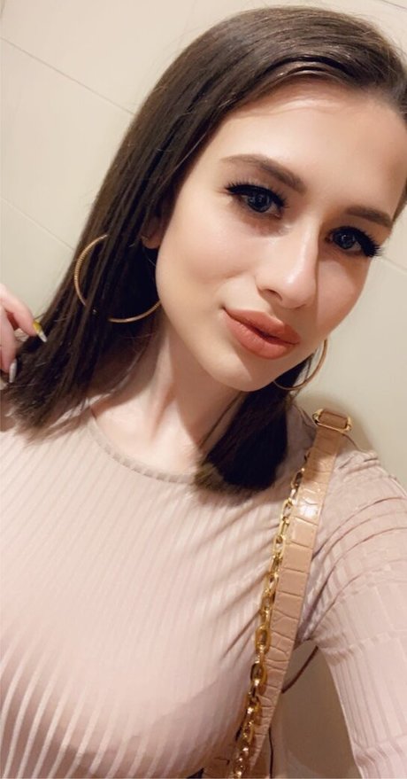 Chloe Carter beautiful actress photos