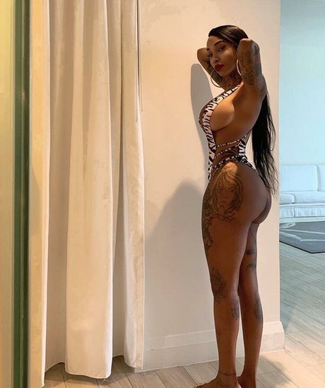flyyytattedsky pretty pornstar image