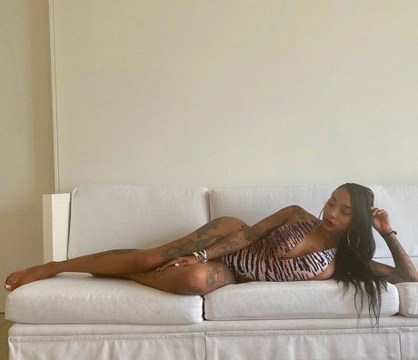 flyyytattedsky pornstar nudes picture