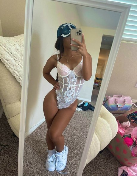 Alahna Ly model images