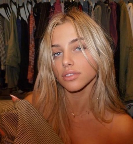 Elle Danjean hot model pic