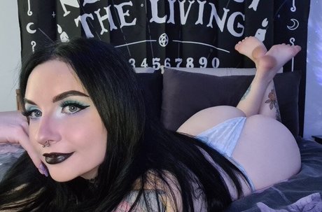 dark lily nice model img