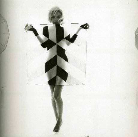 Marilyn Monroe naked actress picture