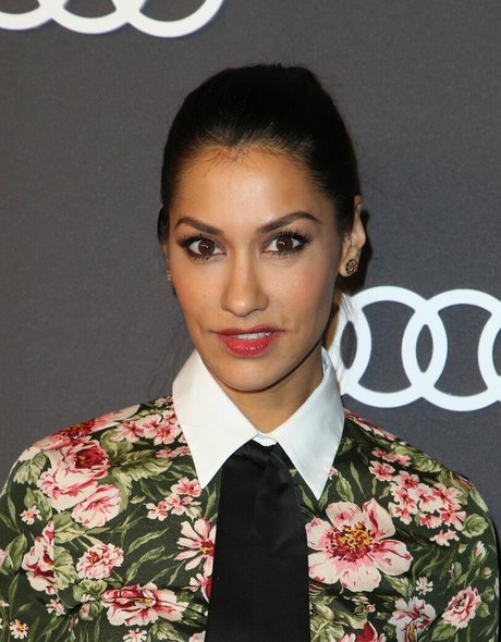 Janina Gavankar erotic actress img