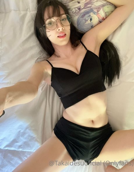 Takai Desu pornstar sexy gallery