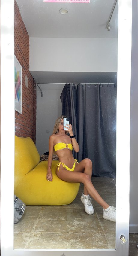 Ryan Myers xxx actress photo