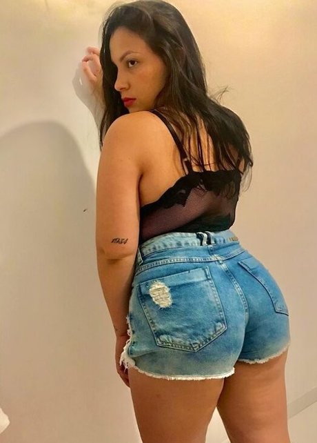 Thallyta Araujo pretty pornstar images