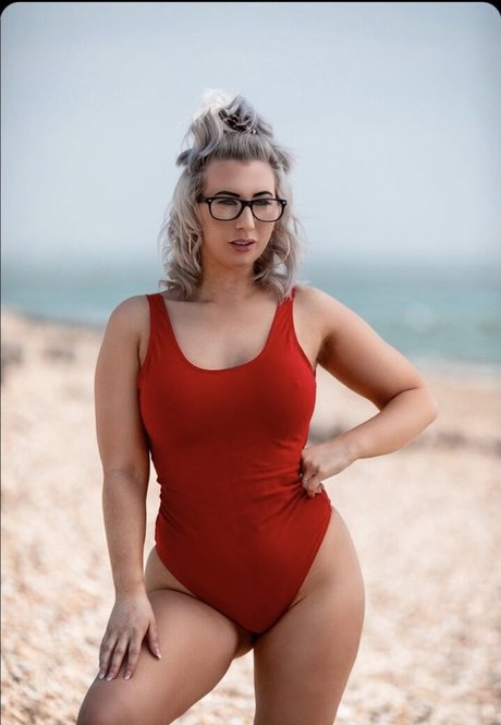 GailScott model naked pics