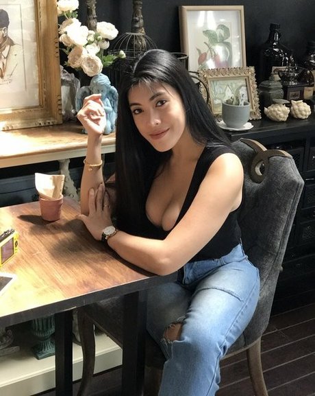 Aungsumalyn sexy model pics