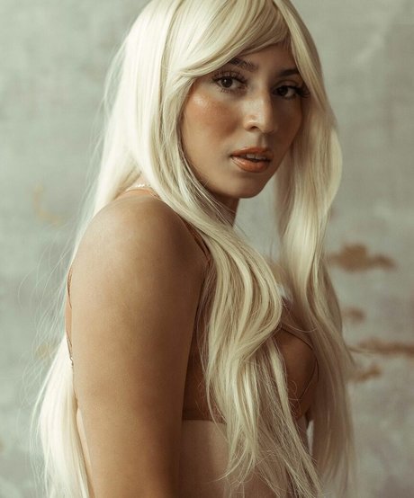 la dulce model naked img