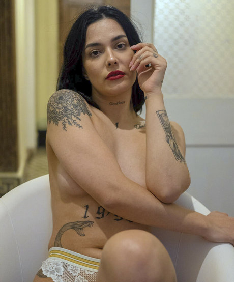Aslhan Onur star sexy galleries