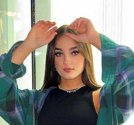 Savanah Moss pornstar pretty archive