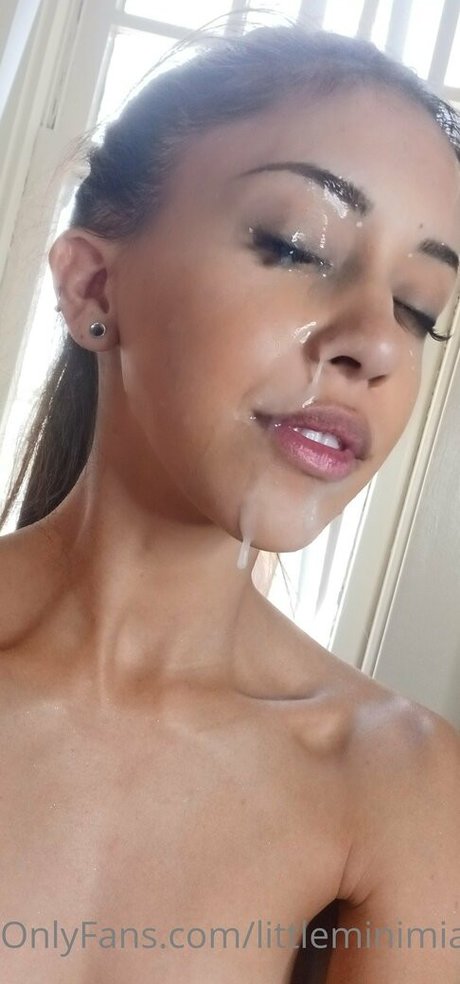 yourlittlemiaof naked pornstar picture