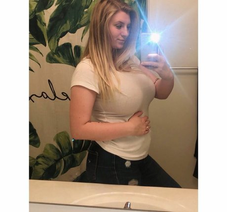 hailey williams22 pretty pornstar image