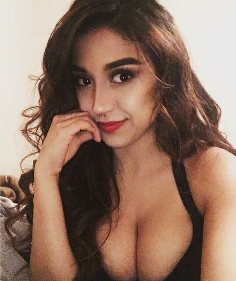 Alexandra Nicole porn model archive
