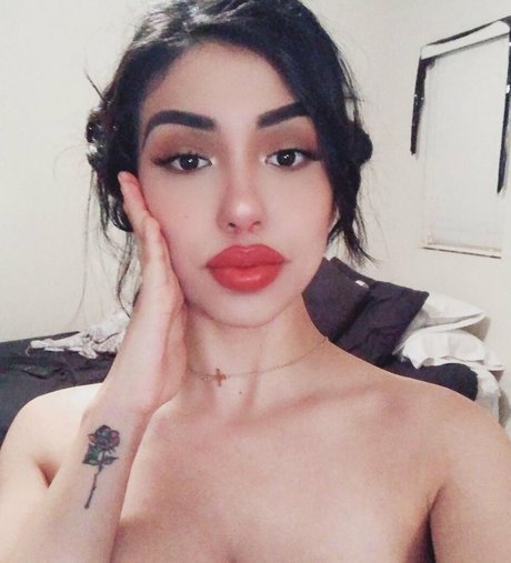 Alexandra Nicole model top picture