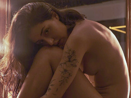 naissance star nude gallery