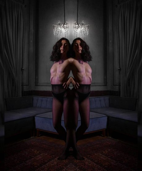 naissance erotic model photos