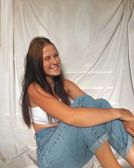 Madisun Sullivan model hot photo