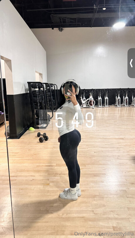 Prettylillu adult star photo