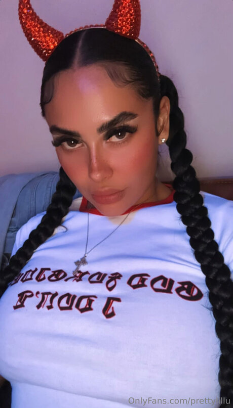Prettylillu pornstar hd image