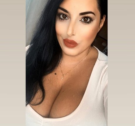 cute shemale onlyfans free nude photos