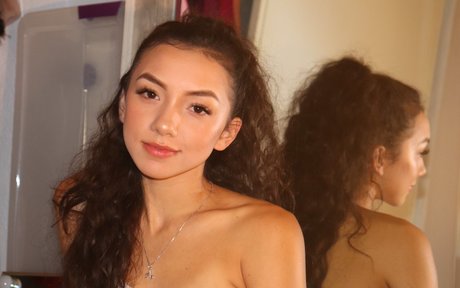 Mary Kaylaficial naked model photo