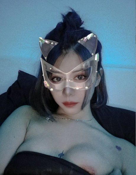 HyunIris model sexy pic