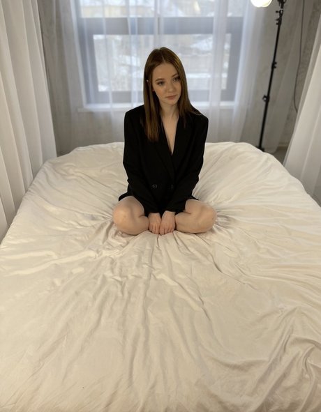 Elisa Oliver nude model image