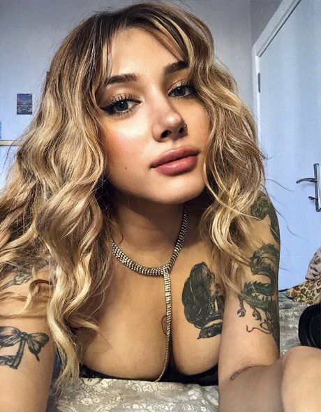 Gaye Nur Demir pornstar exclusive photo