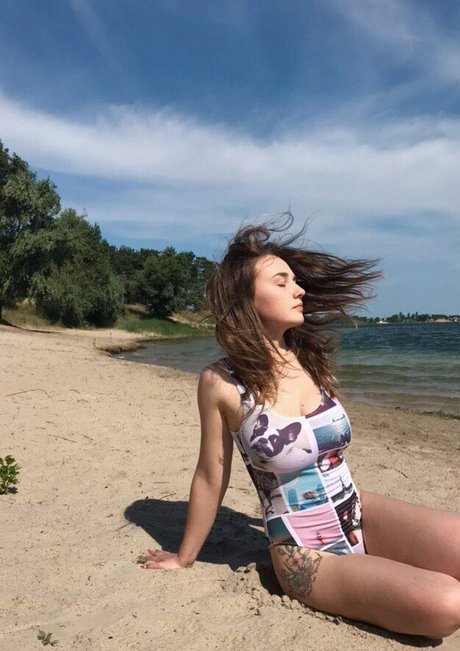 elinatwrk pornstar free image