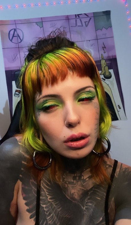 Mari Zombie free model pic