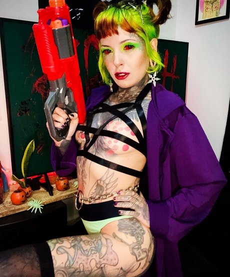Mari Zombie star pornographic images