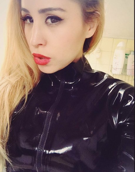 SophiaLarou exclusive star gallery