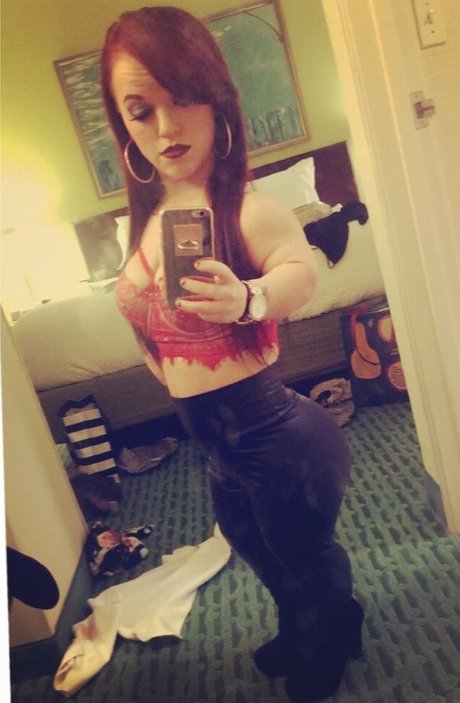 Leftcheek hot star image