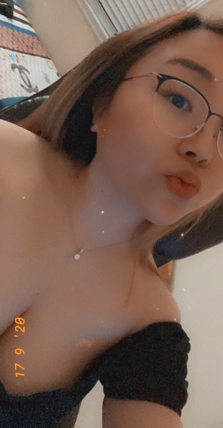 Hentai Waifu high quality model photos