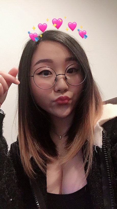 Hentai Waifu model pretty picture