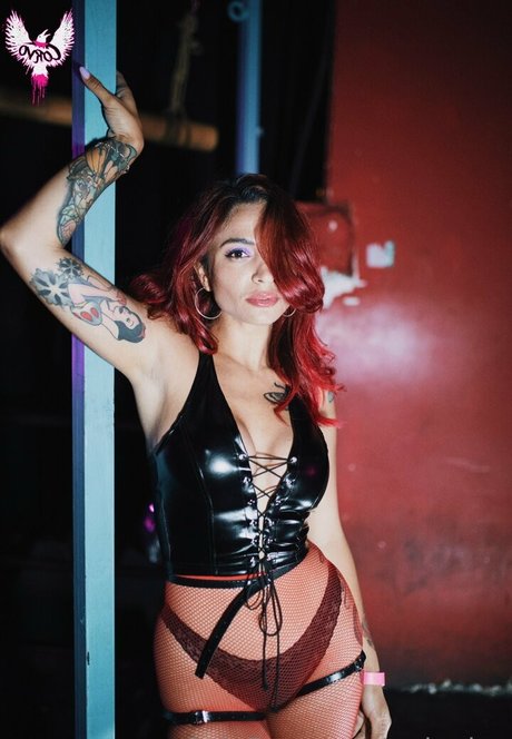 Queen Red pornographic star images