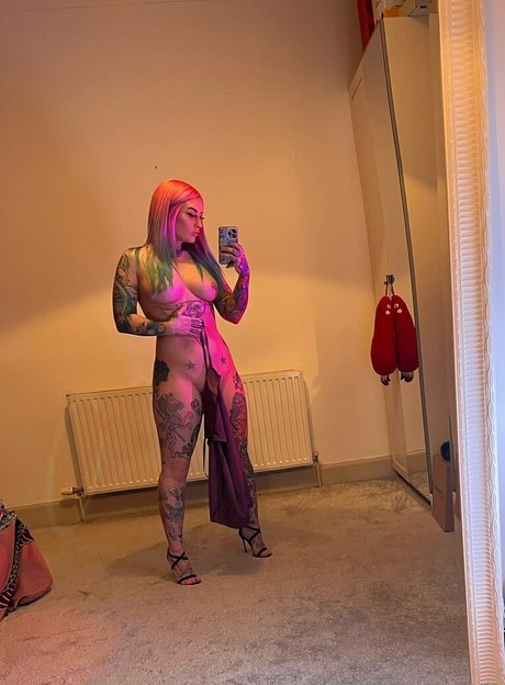 ItsLaika pornstar naked gallery