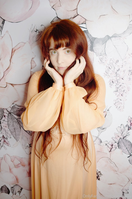 FoxyCosplay art model picture