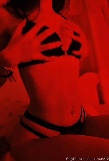 Amira Maroulis naked model photos