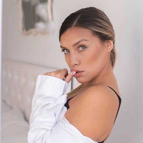 Alyson Gray exclusive star gallery