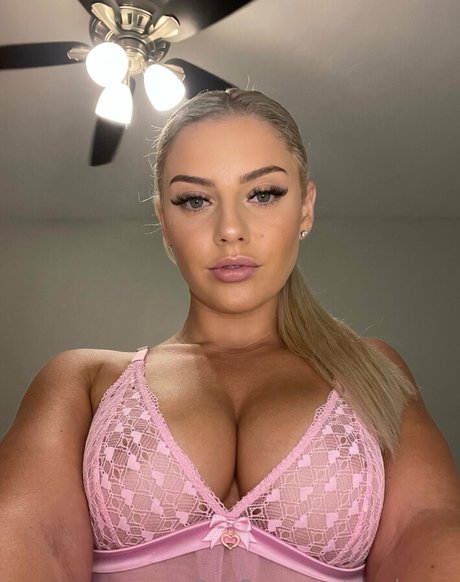 Shayleexxo model hot pics