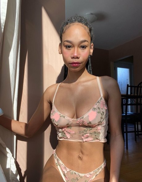 Crackn Freckles pornographic actress picture